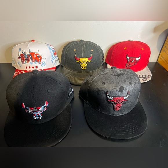 Other - Chicago Bulls Artist Edition SnapBacks